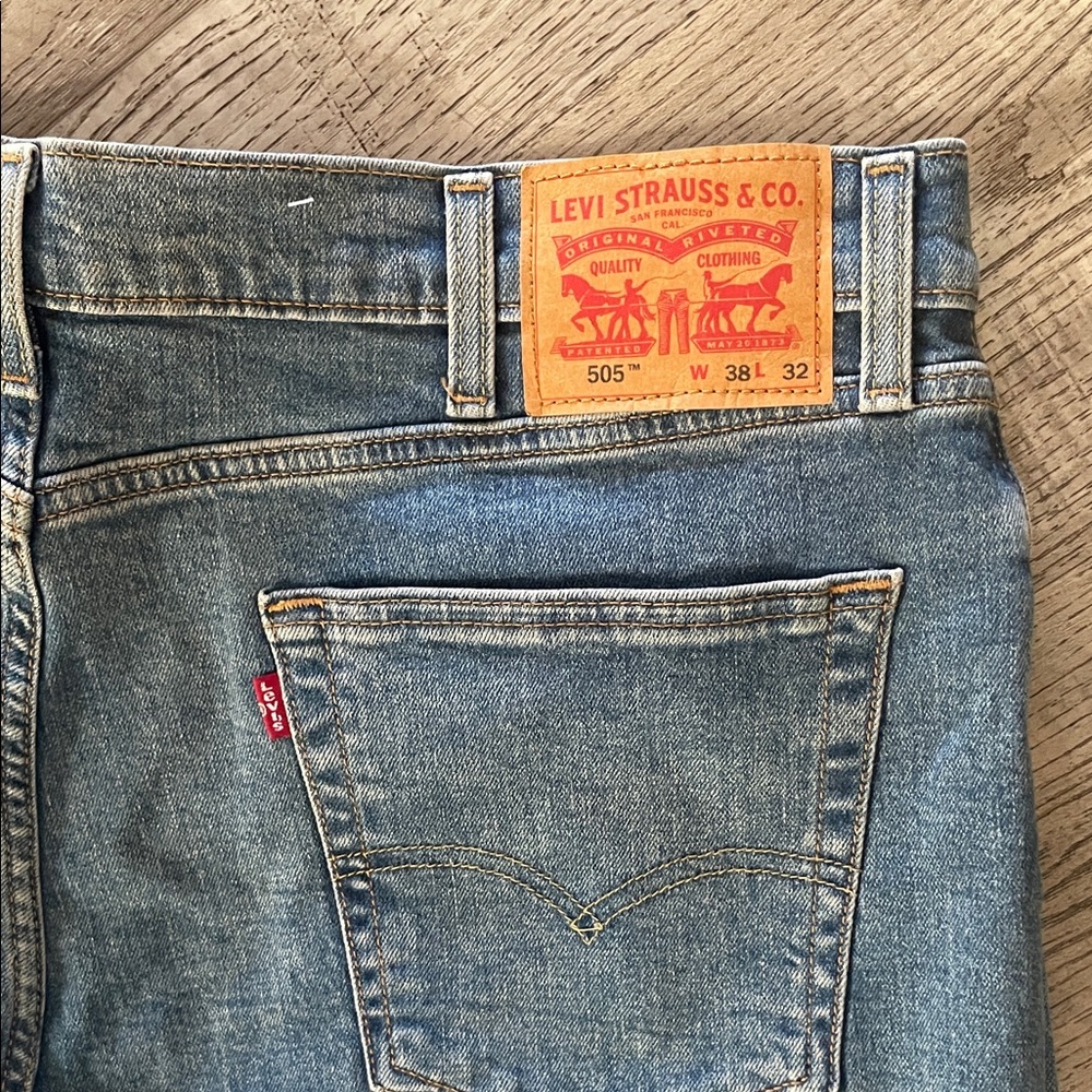 Levi's Men's Straight Jeans in Medium Blue